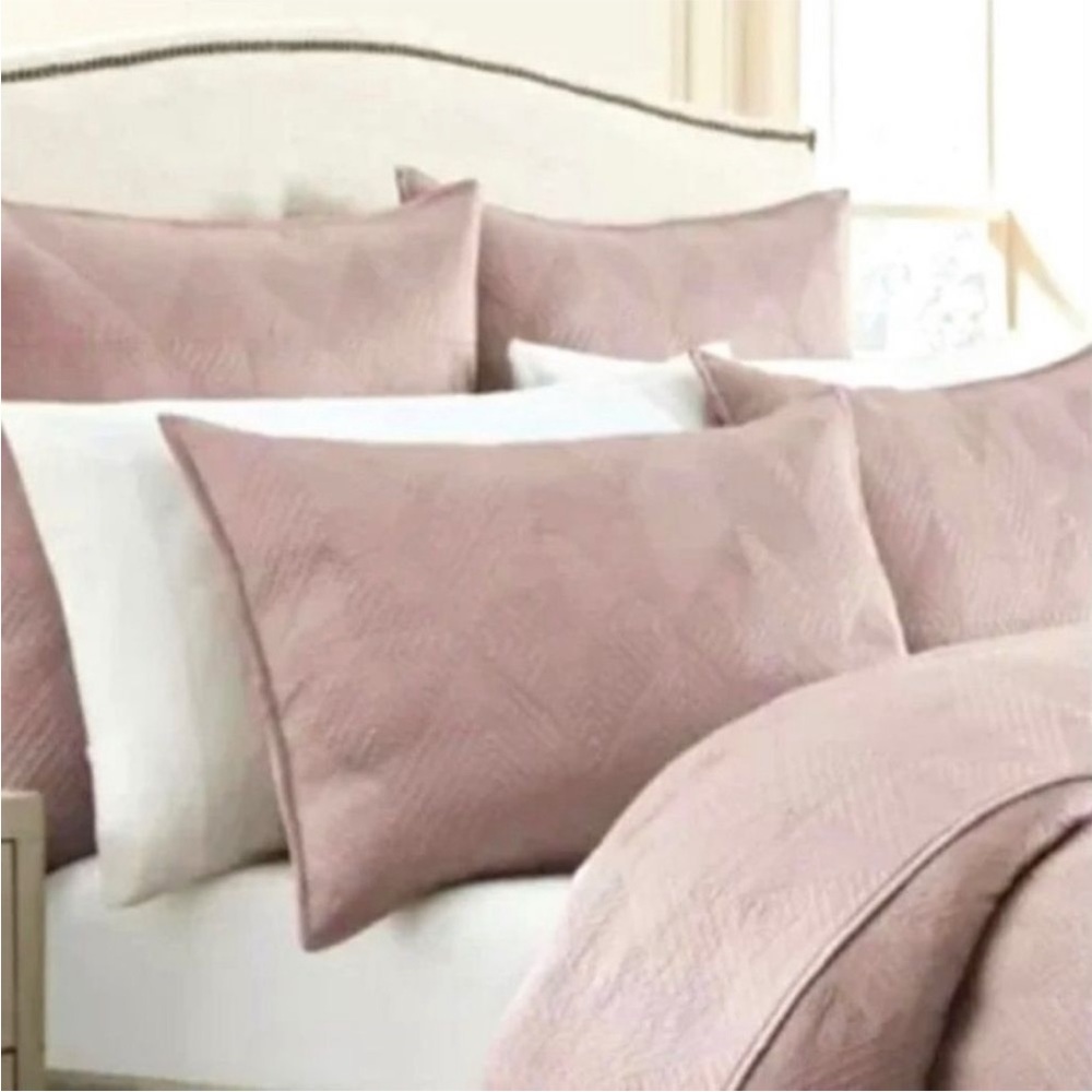 NWT Wamsutta Bliss (mauve) European Pillow Sham 26” x 26”